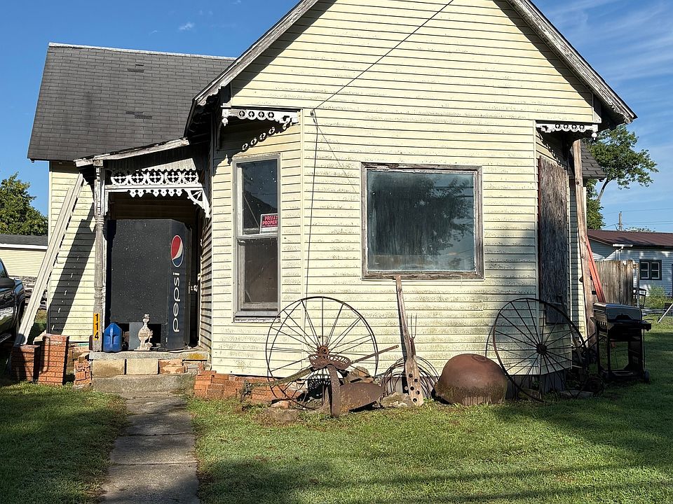 1st image of 114 S Main St