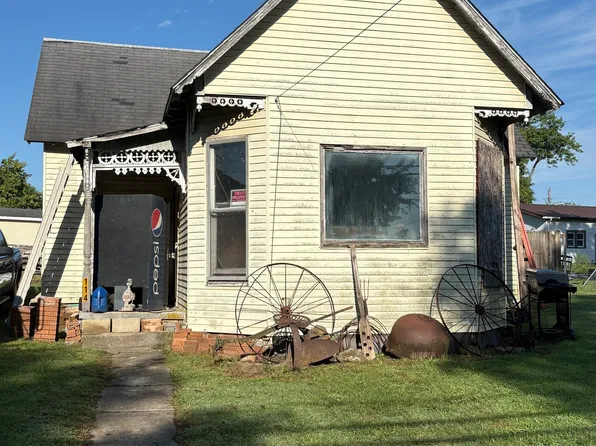 114 S Main St, Fillmore, IN 46128
