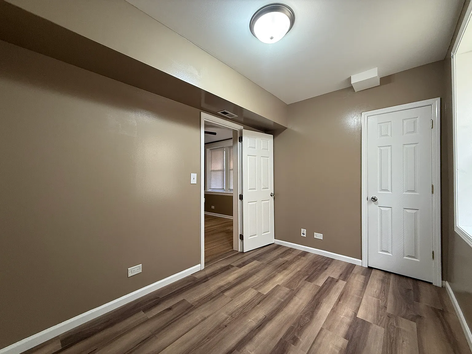 2 bed, 700 sqft, $1,400 — Photo 3