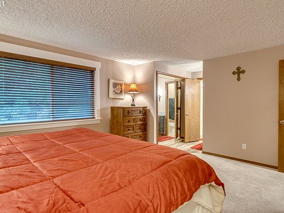 5th image of 3013 NE 102nd Ct