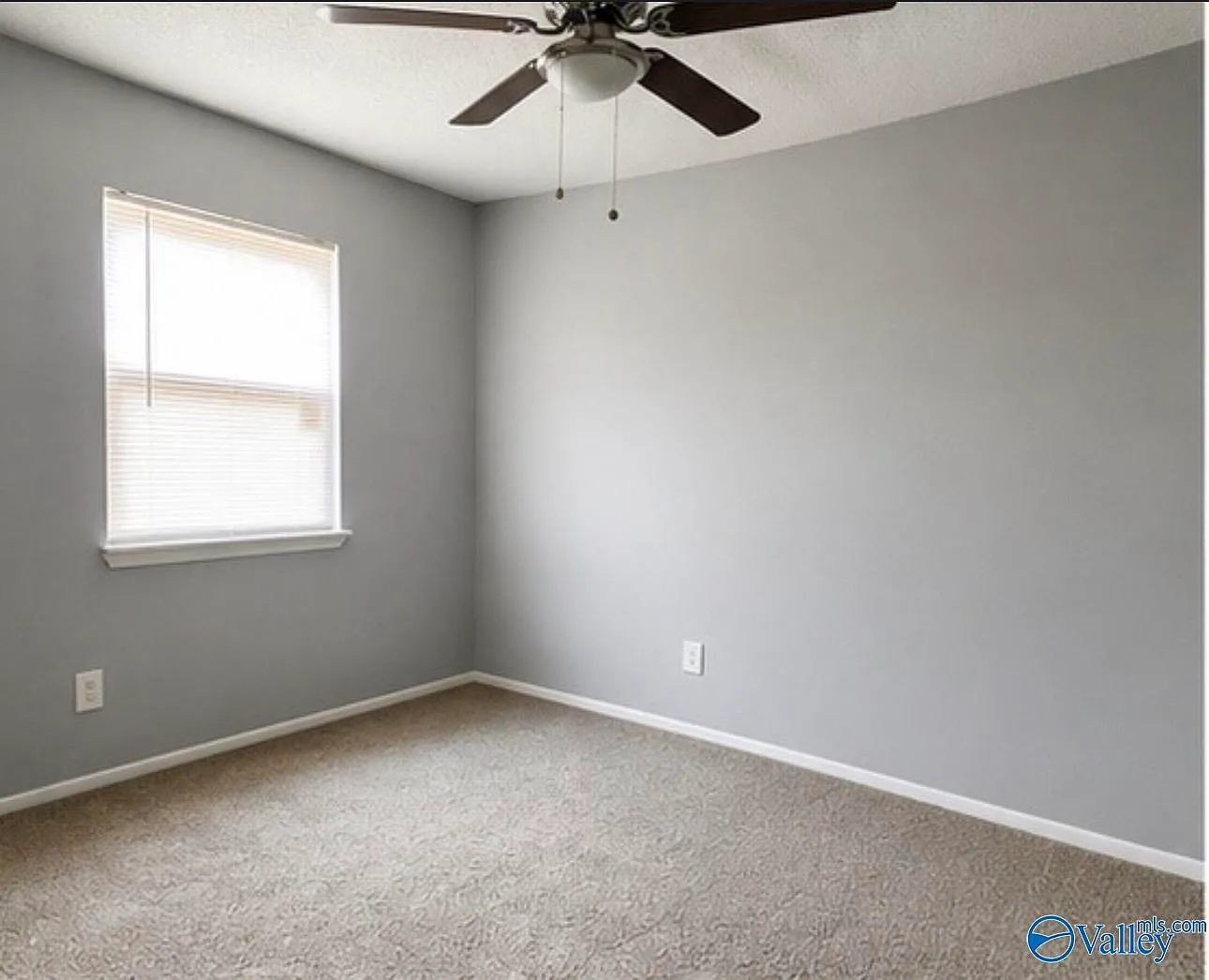 2 bed, 1.5 bath, 900 sqft, $895 — Photo 2