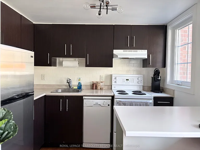 95 The Queensway #3 — Photo 3
