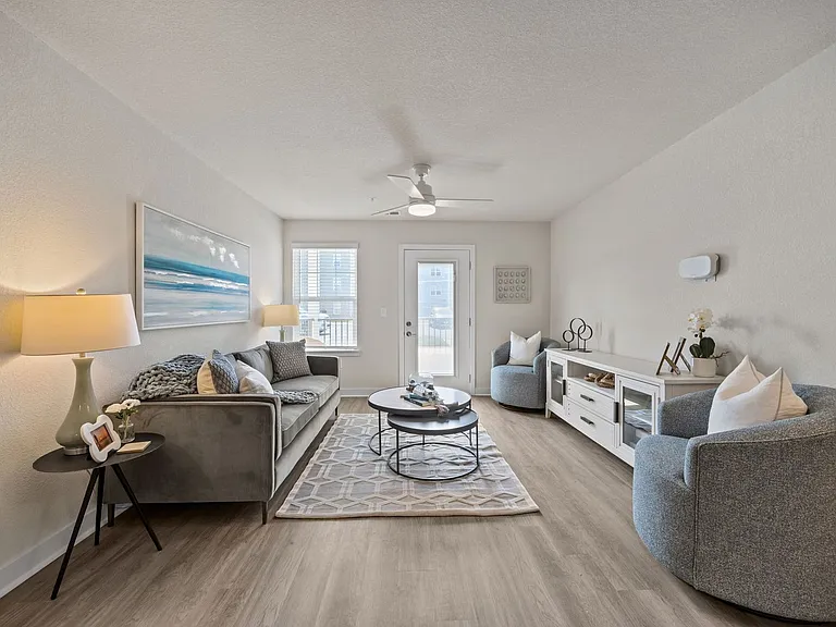 Harbor Village Apartments — Photo 22