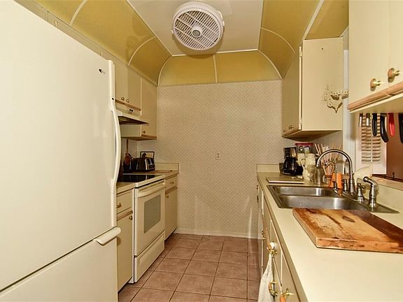 3rd image of 505 Foxglove Cir Unit A