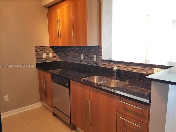 5th image of 335 Biscayne Blvd #3802