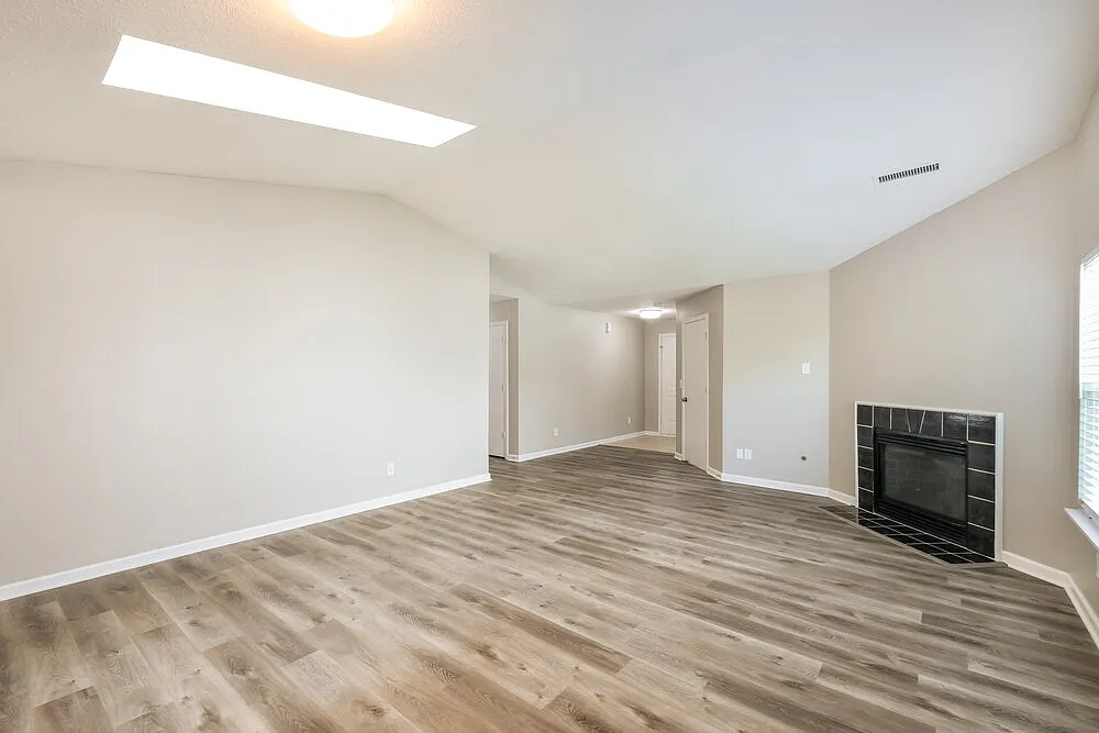 3 bed, 2.0 bath, 1562 sqft, $2,225 — Photo 4