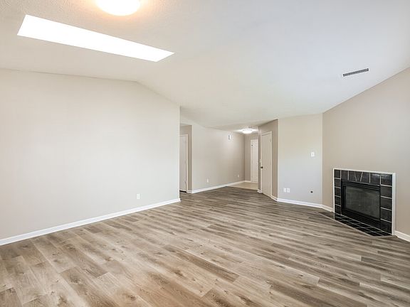 4th image of 1295 Spring Lake Dr