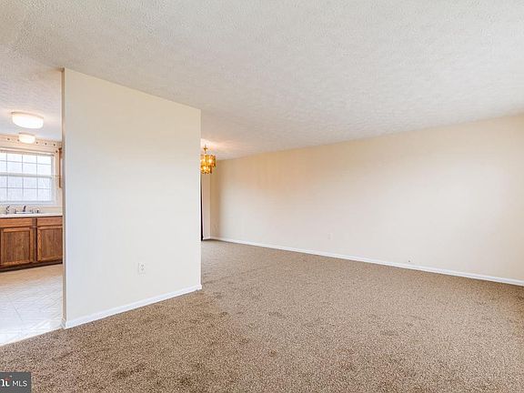 5th image of 702 Dogwood Dell Ct