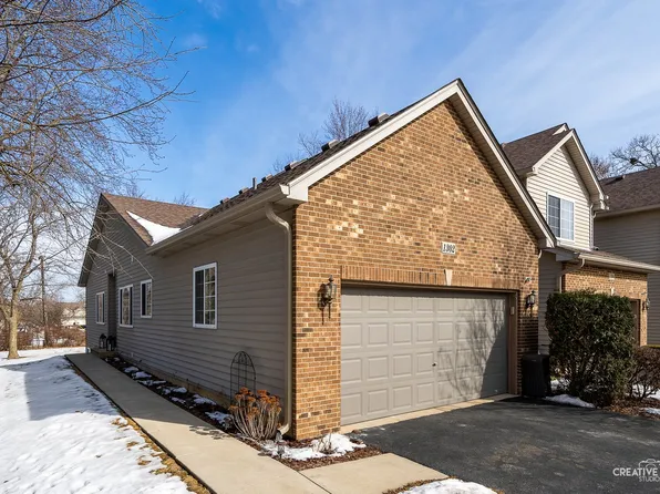 1302 Dancing Bear Ln, Elgin, IL 60120