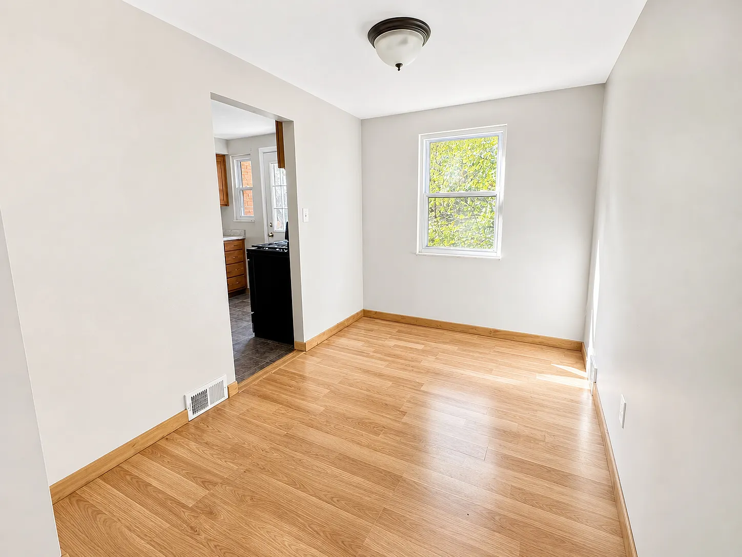 2 bed, 1080 sqft, $1,379 — Photo 3