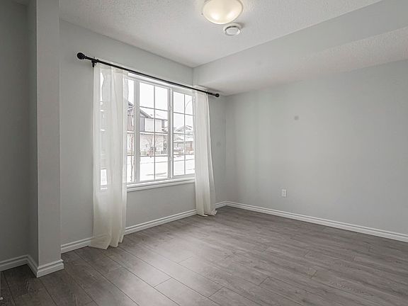 3rd image of 20 Augustine Cres #31