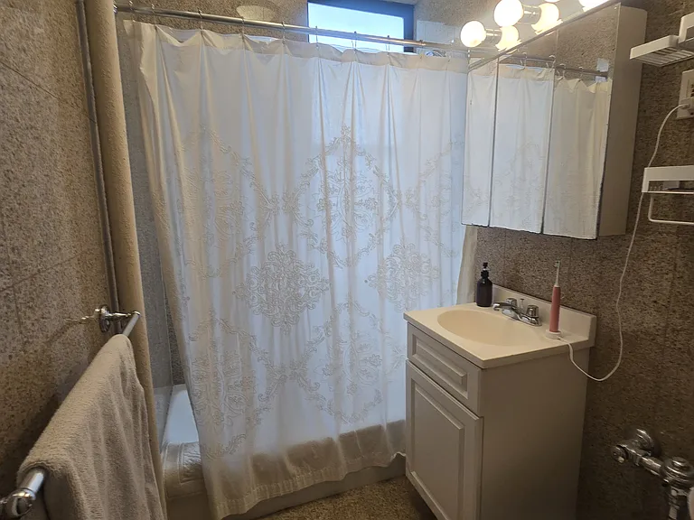 515 Cathedral Pkwy #9C — Photo 3