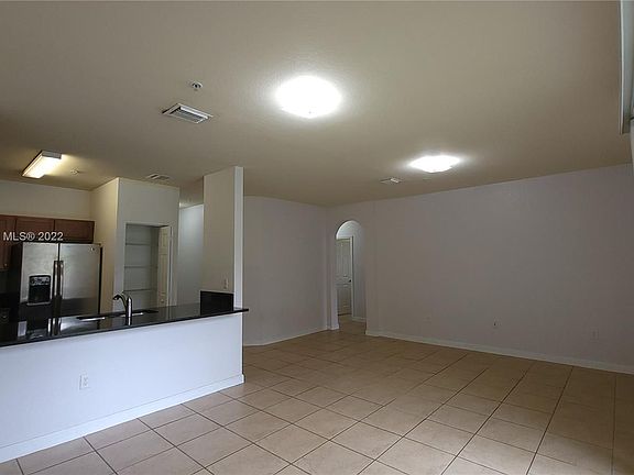 5th image of 2819 SE 1st Dr Unit 1