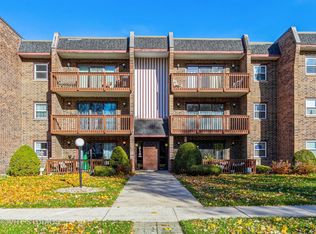 3710 215th St APT 204, Matteson, IL 60443
