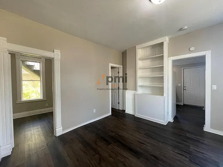 424 E 10th St #1 — Photo 11