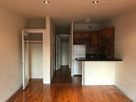 Rented by Salon Realty Corp | media 5