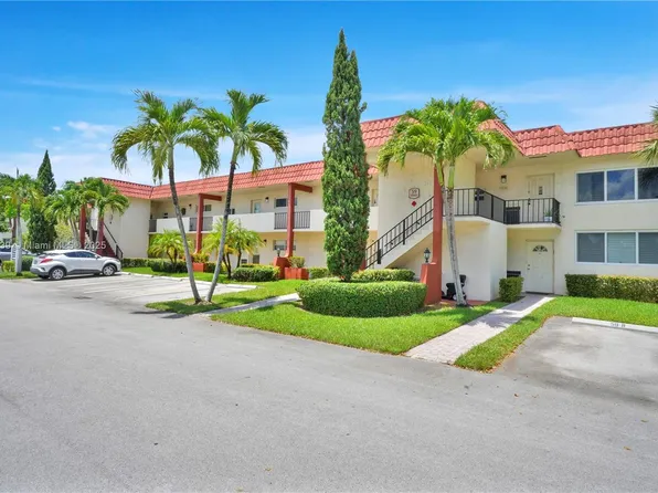 8941 S Hollybrook Blvd APT 203, Pembroke Pines, FL 33025