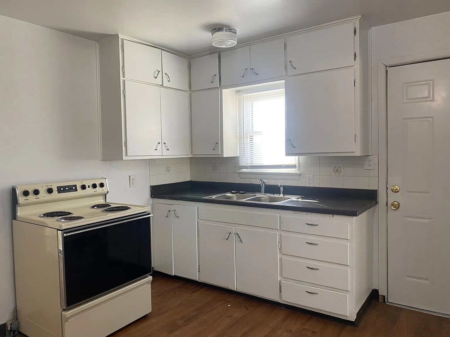2028 Acero Ave — Photo 4