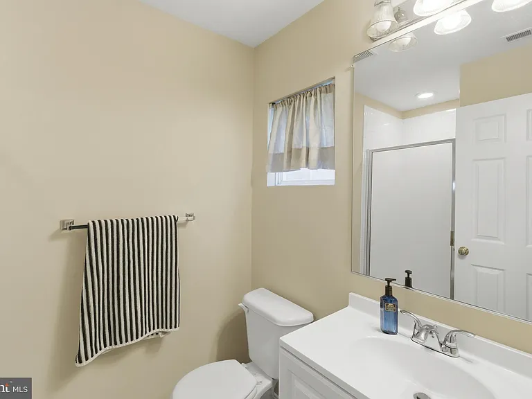23098 Fontwell Sq — Photo 7