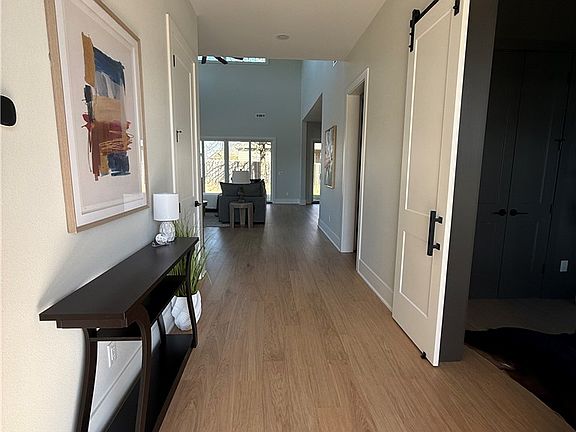 2nd image of 3630 Bearpaw