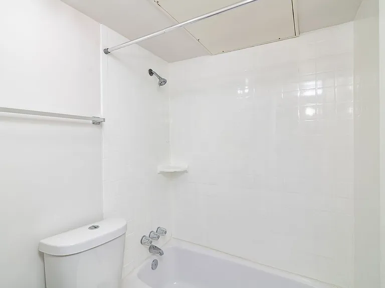 2808 Throckmorton St — Photo 12