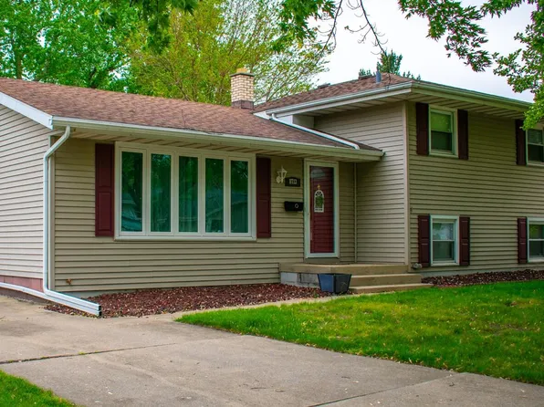 8713 Monroe Ave, Munster, IN 46321