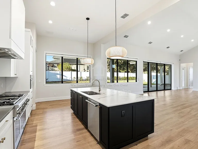 705 Largovista Dr — Photo 18