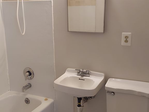 3rd image of 167 N Loudoun St