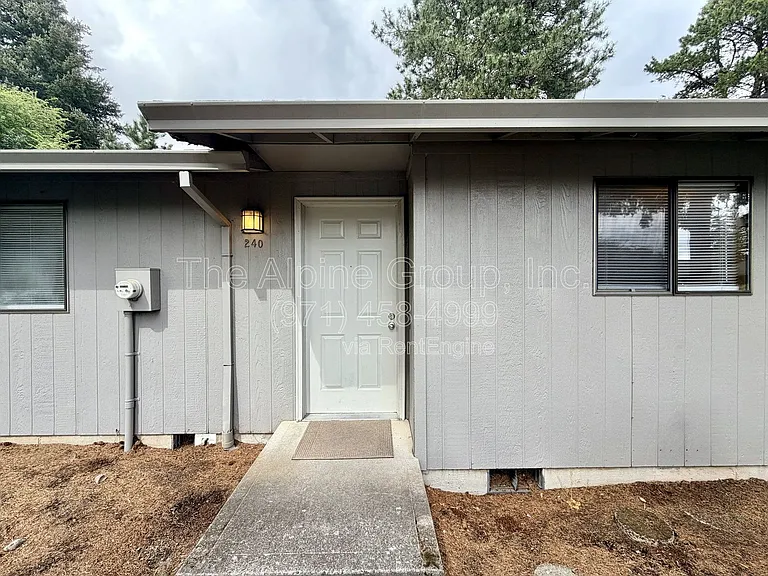 240 NE 143rd Ave — Photo 29