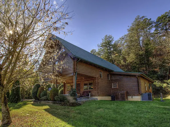1306 Zachary Thomas Ln, Sevierville, TN 37876