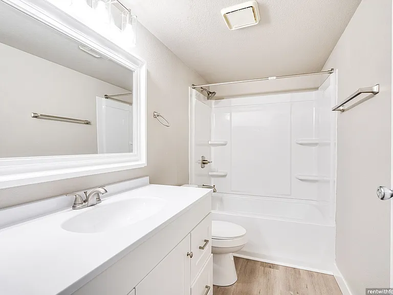 Stonecreek Apartments — Photo 51