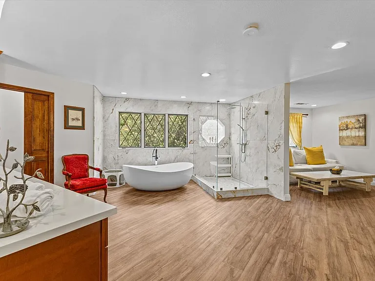 2705 Clear Creek Ln — Photo 31