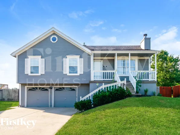 1010 Peggy Dr, Greenwood, MO 64034