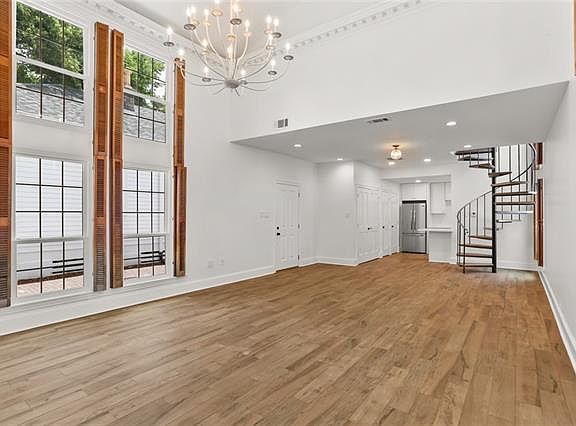 5th image of 918 Foucher St #2