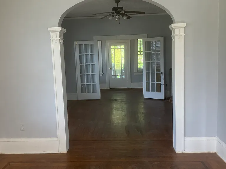902 Barrs St — Photo 3