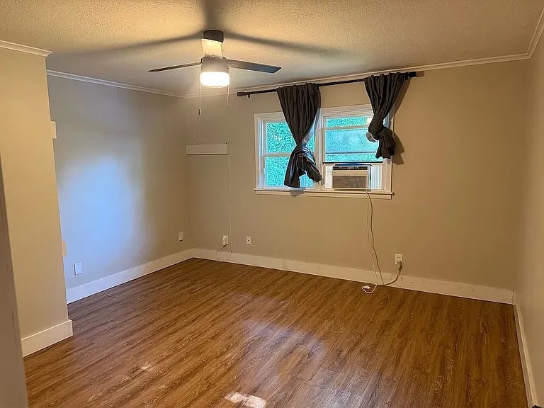 422 S Green St — Photo 4