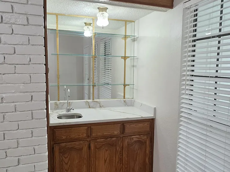 1921 Felix Dr — Photo 18
