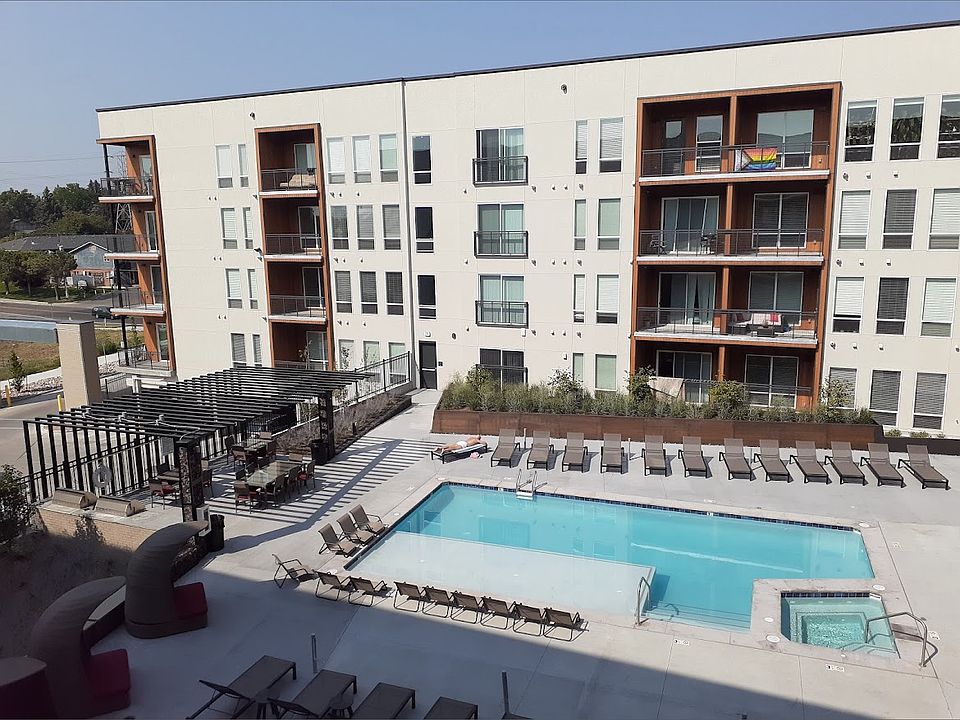 2nd image of 1300 Lamar St #336