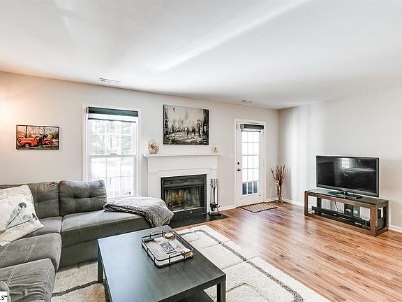 3rd image of 40 Wood Pointe Dr Unit 55