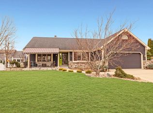 4111 W Thorncrest Dr, Franklin, WI 53132
