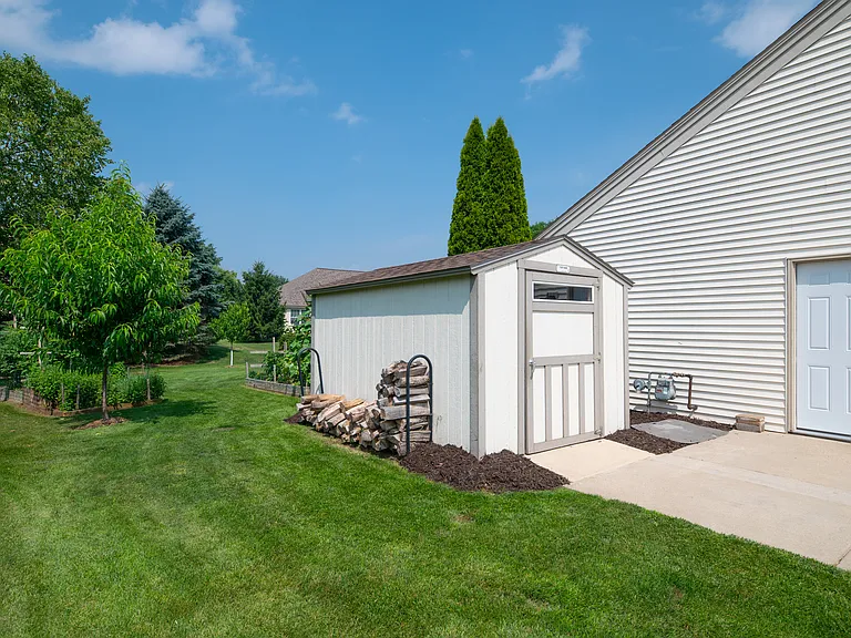 1319 Redwing Dr — Photo 34