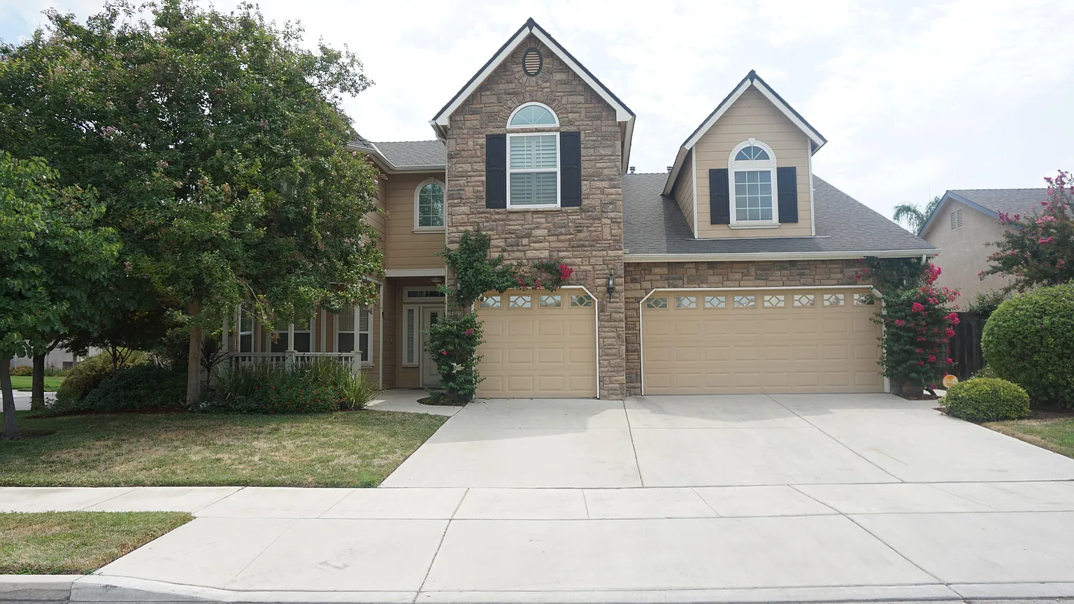 1230 N Leila St photo 1