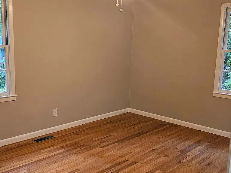1112 Caswell Dr — Photo 4
