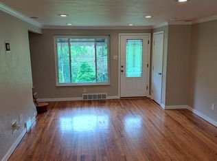 1041 Broughton Rd, Pittsburgh, PA 15236