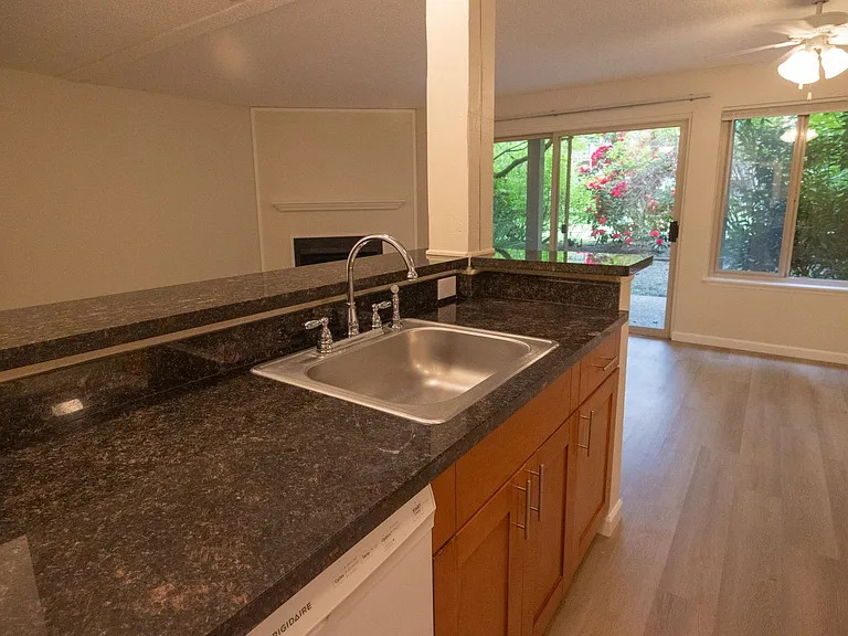 Willow Creek Apartments — Photo 14