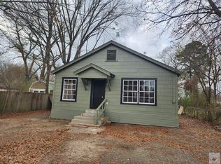 211 E 10th St, Hooks, TX 75561