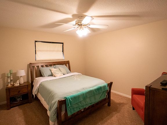 5th image of 517 SE 28th Way