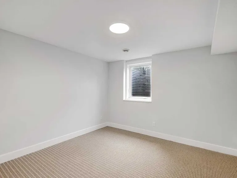 2421 2nd St NE — Photo 36