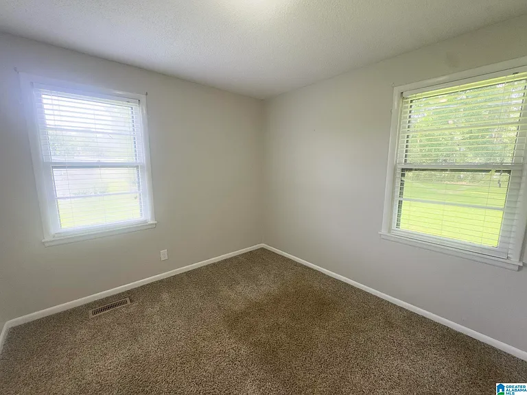 111 Florence St — Photo 5