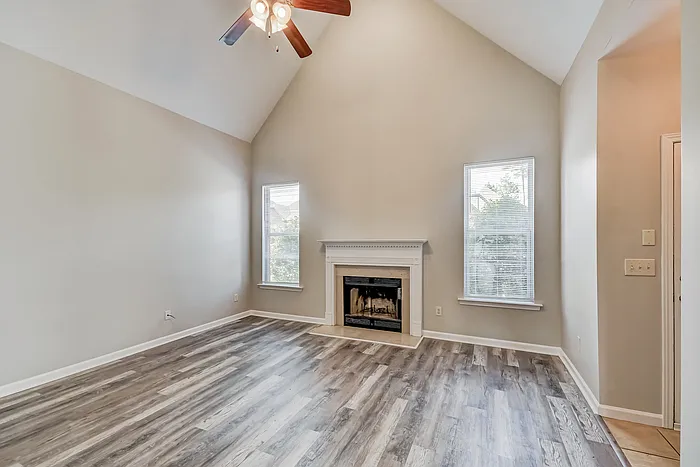 1218 Savannah Ln — Photo 2